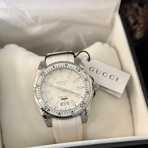 Gucci Dive style watch Silver and Men’s 40mm Timepiece